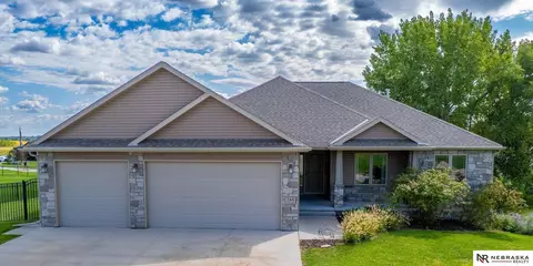 746 Sunset Blvd, Palmyra, NE 68418