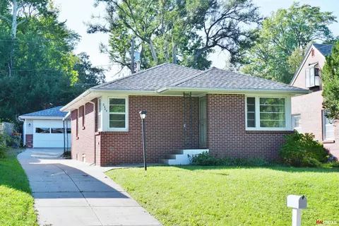 2205 S 36th St, Lincoln, NE 68506