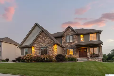 17807 Burdette St, Omaha, NE 68116