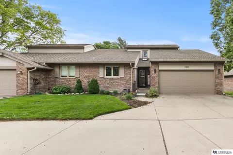 1900 Lori Ln, Lincoln, NE 68506