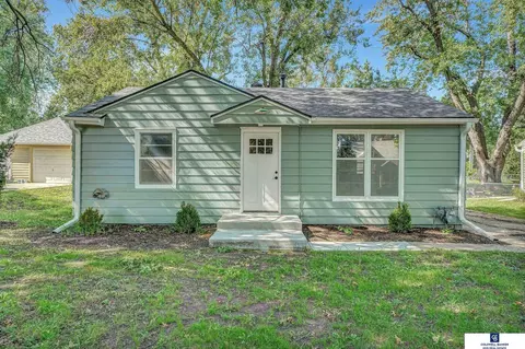 2127 S 37th St, Lincoln, NE 68506