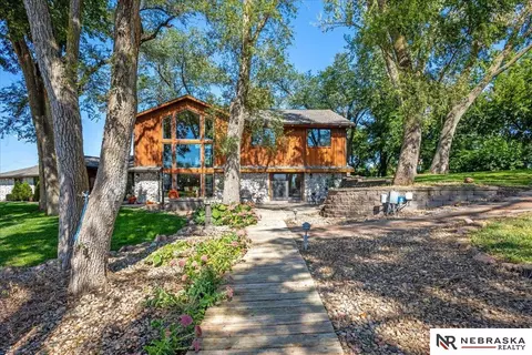 12707 N Shore Dr, Springfield, NE 68059