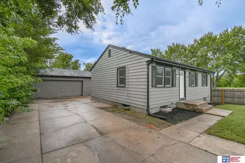 911 Adams St, Lincoln, NE 68521
