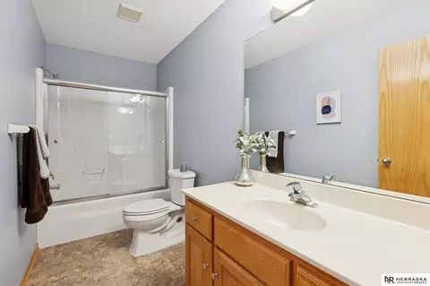 Bath - 509 S 8th Ave, Springfield, NE 68059 photo 3 of 3