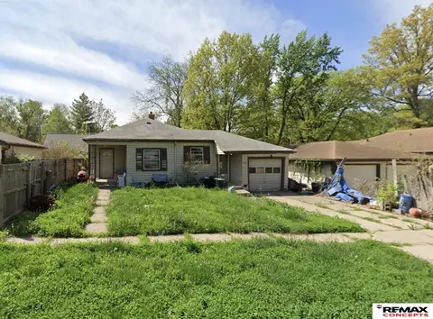 5825 Cleveland St, Lincoln, NE 68507
