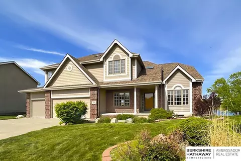 5004 Westlake Cir, Papillion, NE 68133