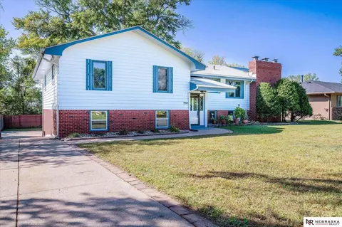 7216 N 71 Ave, Omaha, NE 68152