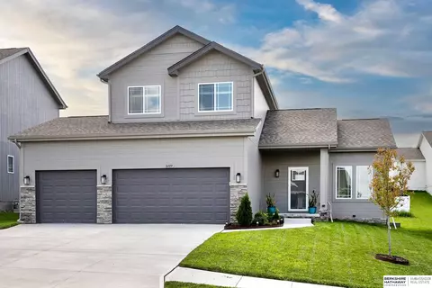 16919 Huntington Ave, Omaha, NE 68116