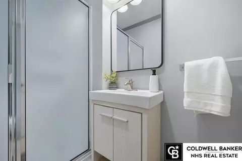 Bath - 508 N 12th St, Beatrice, NE 68310 photo 1 of 1
