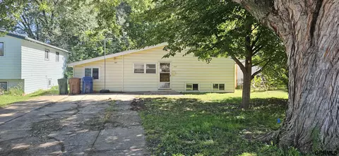 1807 Warren St, Bellevue, NE 68005