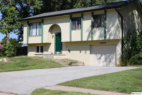 14104 Washington Cir, Omaha, NE 68137