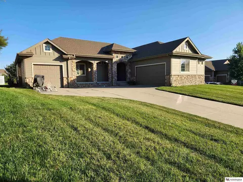 8627 S 104th St, La Vista, NE 68128
