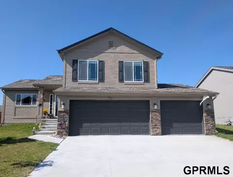 7906 N 112th St, Omaha, NE 68142