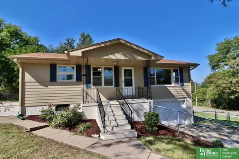 4902 S 56th St, Omaha, NE 68117