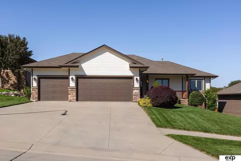 19506 Cottonwood Cir, Elkhorn, NE 68022