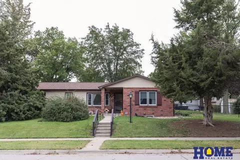 5545 T St, Lincoln, NE 68504