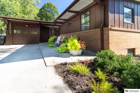 1210 Eastridge Dr, Lincoln, NE 68510