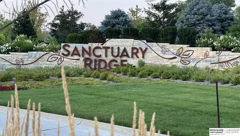 22407 Sanctuary Ridge Dr, Omaha, NE 68022