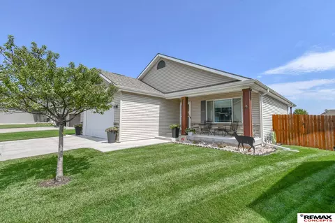 6822 Mimosa Ln, Lincoln, NE 68521