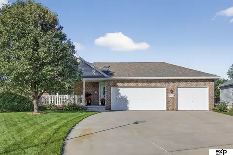 10402 150th St, Bennington, NE 68007