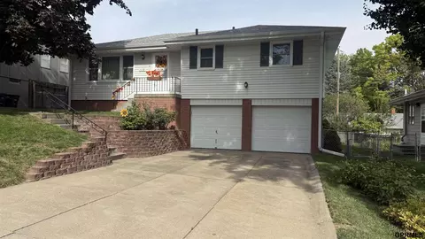 11118 Leavenworth St, Omaha, NE 68154