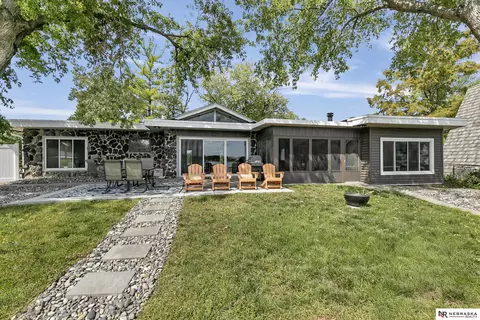 830 Lakeside Dr, Lincoln, NE 68528