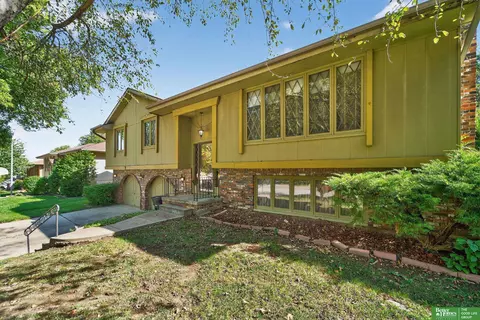 1411 Holling Dr, Omaha, NE 68144