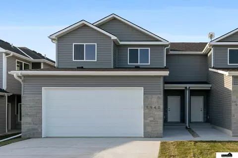 1940 Flagstone Rd, Lincoln, NE 68521