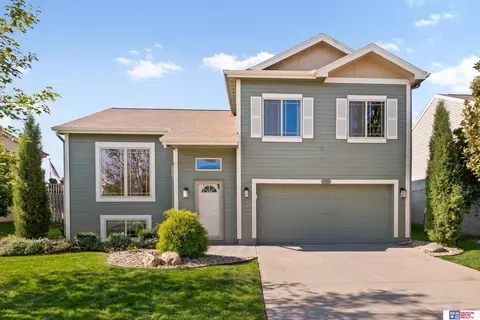 6956 N 90th St, Omaha, NE 68122