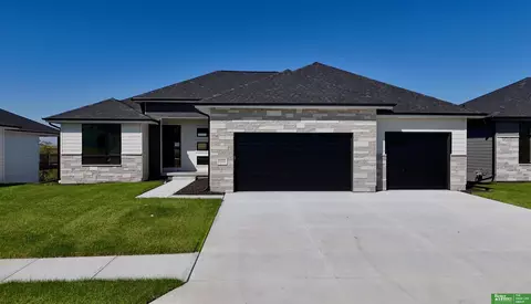 5522 N 213 Ave, Elkhorn, NE 68022