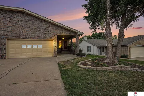 1820 Normandy Ln, Lincoln, NE 68512