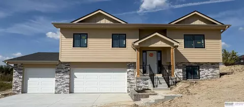 21512 Arabian Rd, Elkhorn, NE 68022