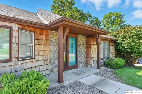 901 Brenton Ave, Bellevue, NE 68005