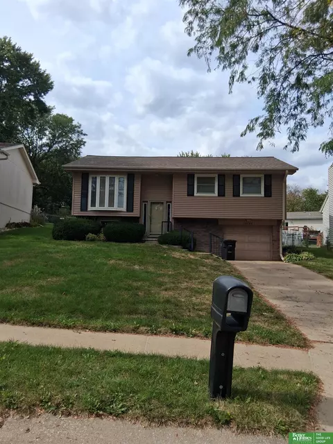 12722 Fowler Cir, Omaha, NE 68164