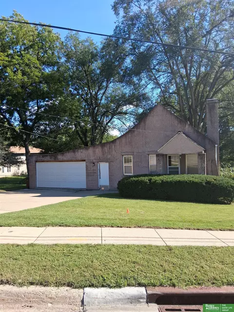 1809 Avery Rd E, Bellevue, NE 68005