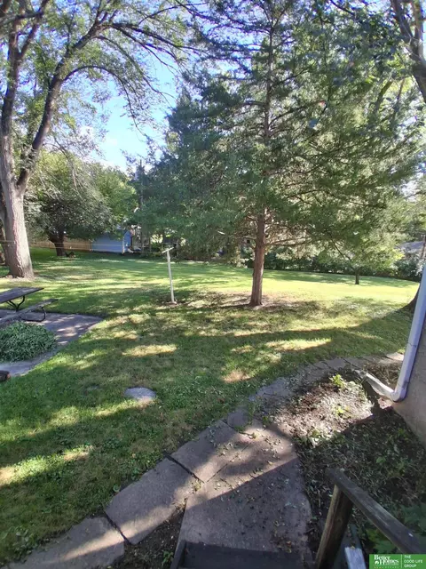 Exterior - 1809 Avery Rd E, Bellevue, NE 68005 photo 2 of 3