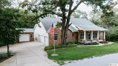 19577 Pheasant Ln, Louisville, NE 68037