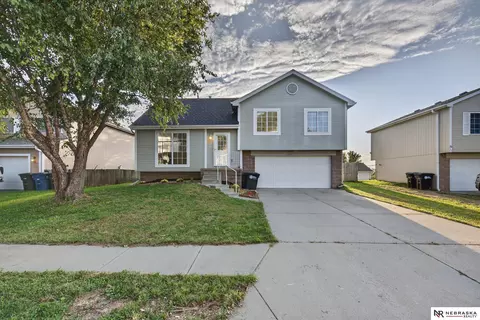 8959 N 81st St, Omaha, NE 68122