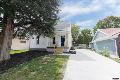 5227 Spruce St, Lincoln, NE 68516