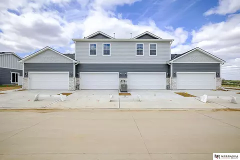 11415 N 160th Ct, Bennington, NE 68007