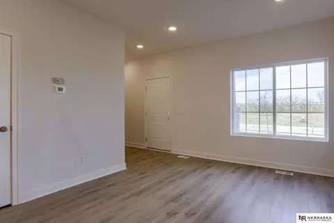 16006 Isabella St, Bennington, NE 68007
