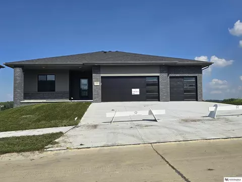 10905 N 159 Ave, Bennington, NE 68007