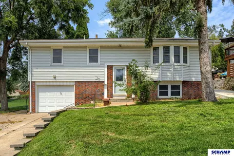 3720 Greene Ave, Bellevue, NE 68147
