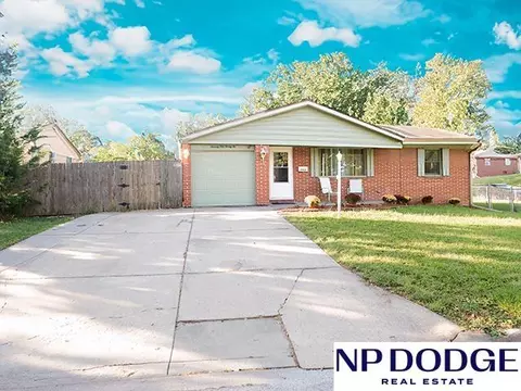 7422 Schuyler Dr, Omaha, NE 68114