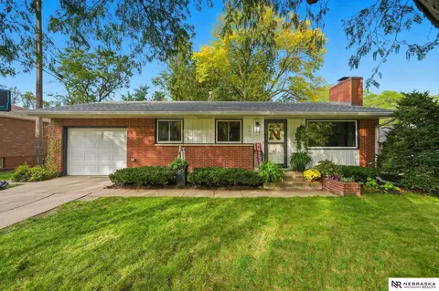 211 Sycamore Dr, Lincoln, NE 68510