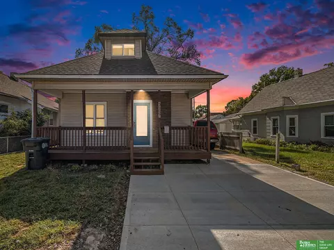 6557 Maple St, Omaha, NE 68104