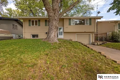 4442 Grandview Blvd, Lincoln, NE 68521