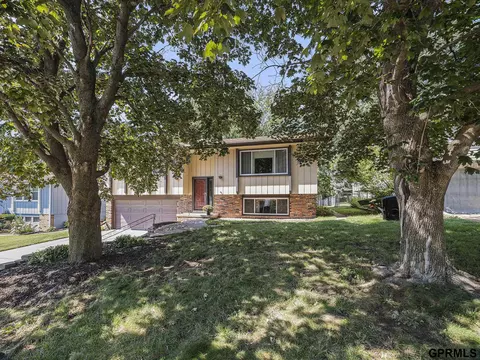 3818 N 101st St, Omaha, NE 68134