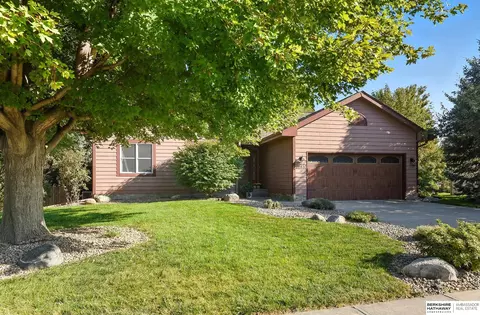 21810 Westridge Dr, Gretna, NE 68028
