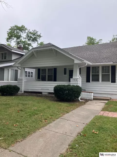 306 N 43rd St, Omaha, NE 68131